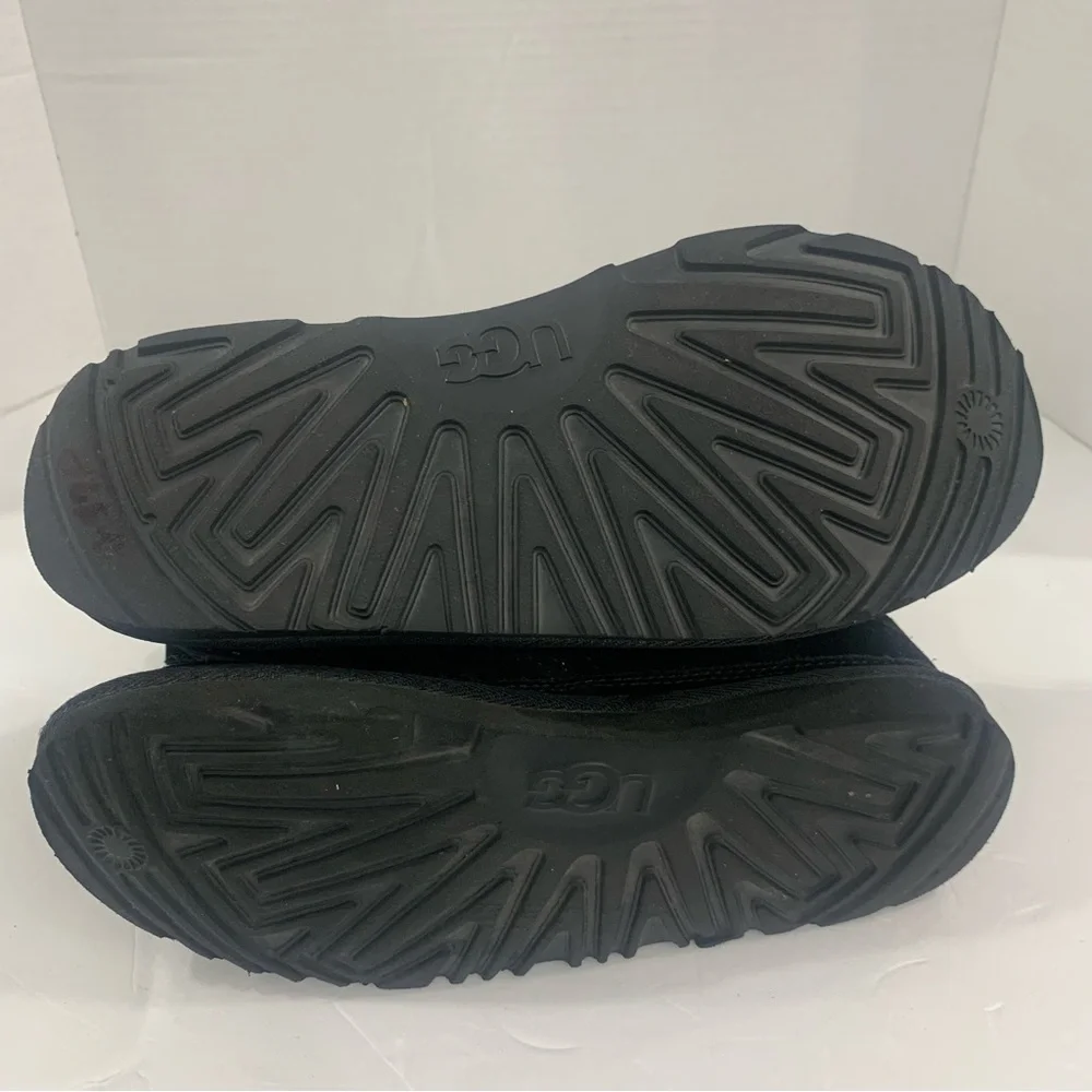 UGG Neumel II 1017326K-BLK Boots Kids US 6 Black Suede Round Toe Sheepskin